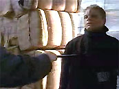 Tay menace par Angel.