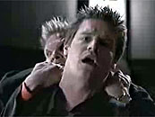 Angel se fait transpercer.